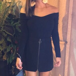 Alice + Olivia Air Off-The-Shoulder Bodysuit Size: XS